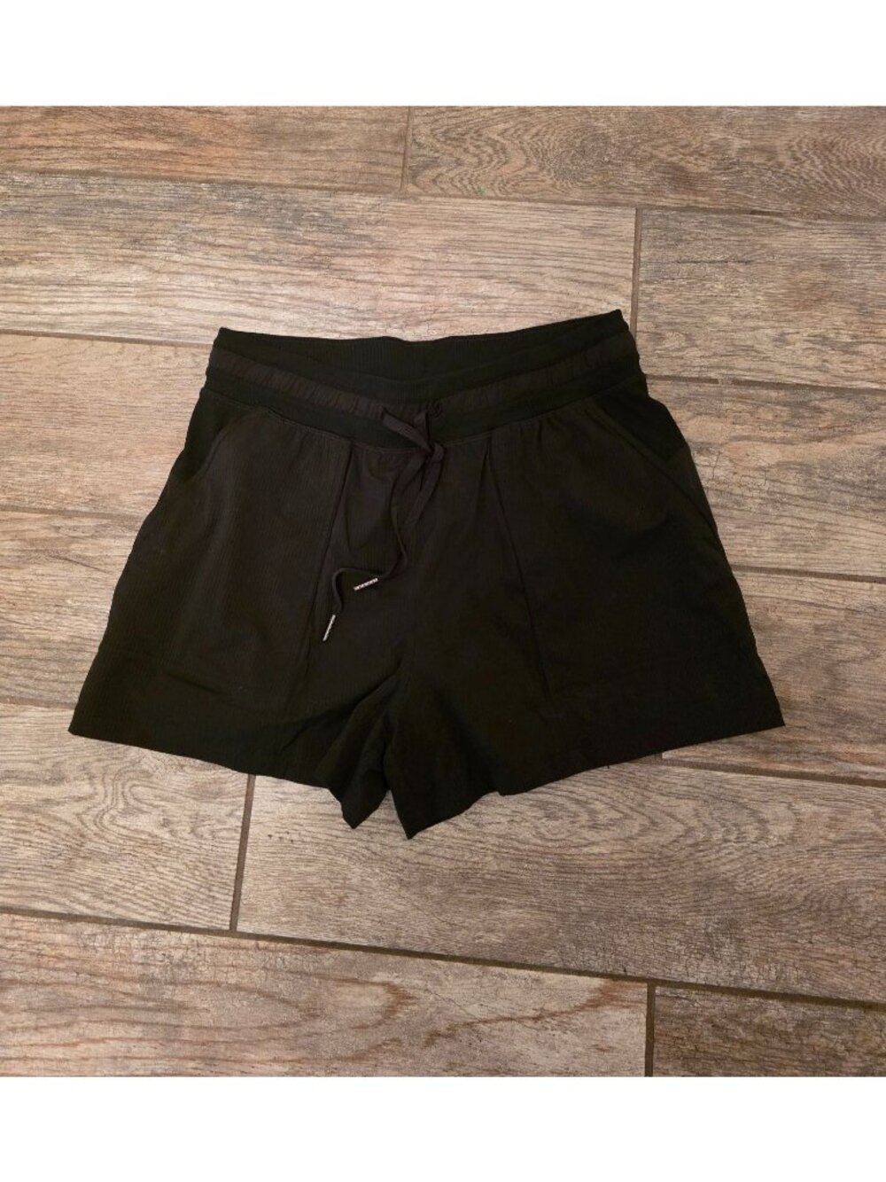 Lululemon Dance Studio High Rise 3.5" Black Short size 8